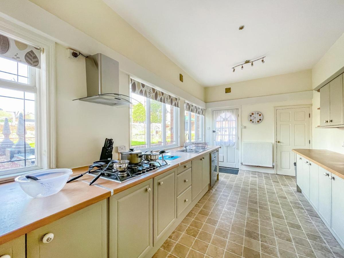 *re9bc* For Your Relaxed & Cosy + Free Parking + Free Fast Wifi * Homestay Leeds (West Yorkshire)