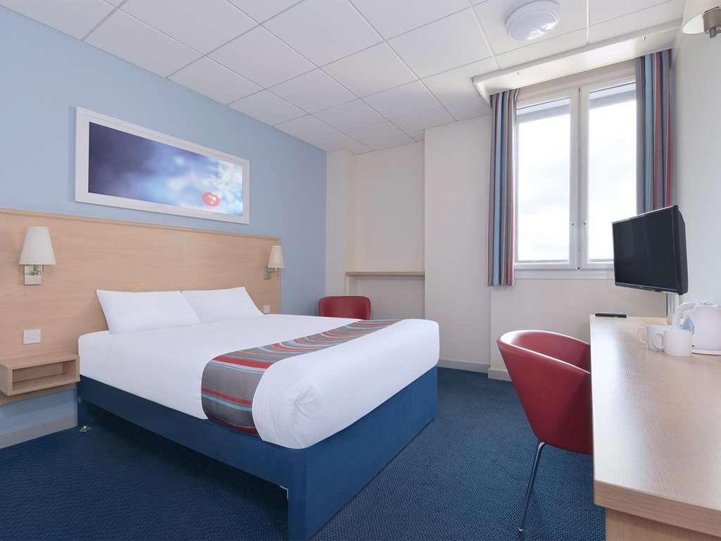 Hotel Travelodge Leeds Bradford Airport 3*