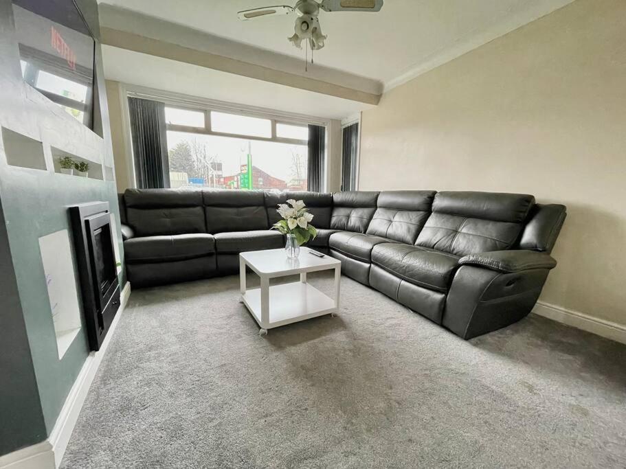 Bright 3 Bed With Free Parking Leeds