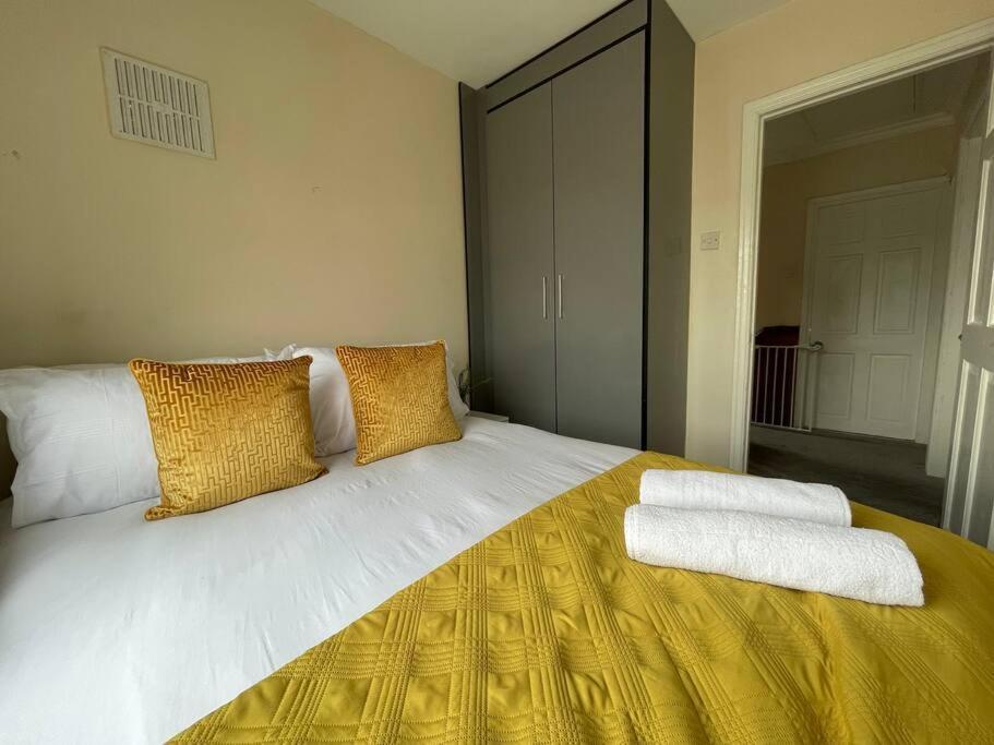 Bright 3 Bed With Free Parking Leeds *