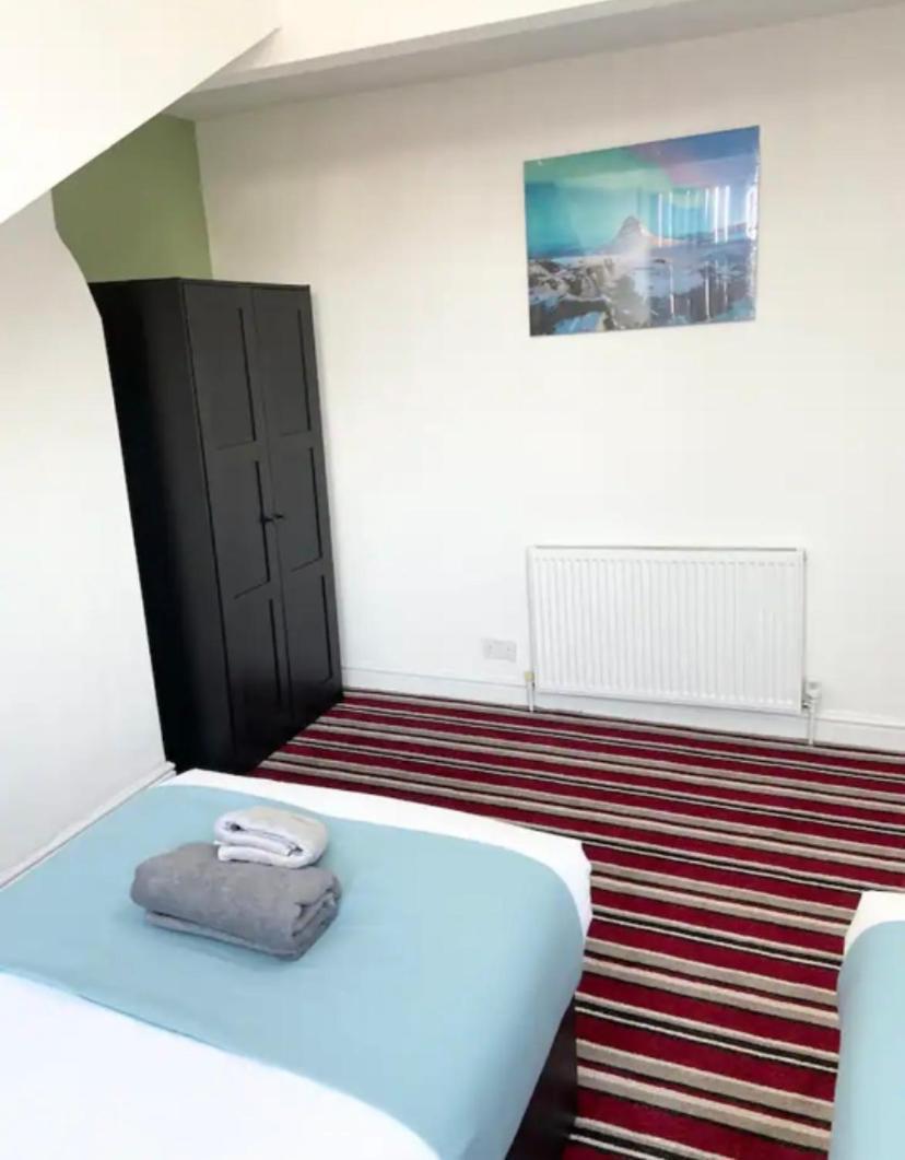 Comfy 2 Bedroom House Near Leeds Centre Holiday home