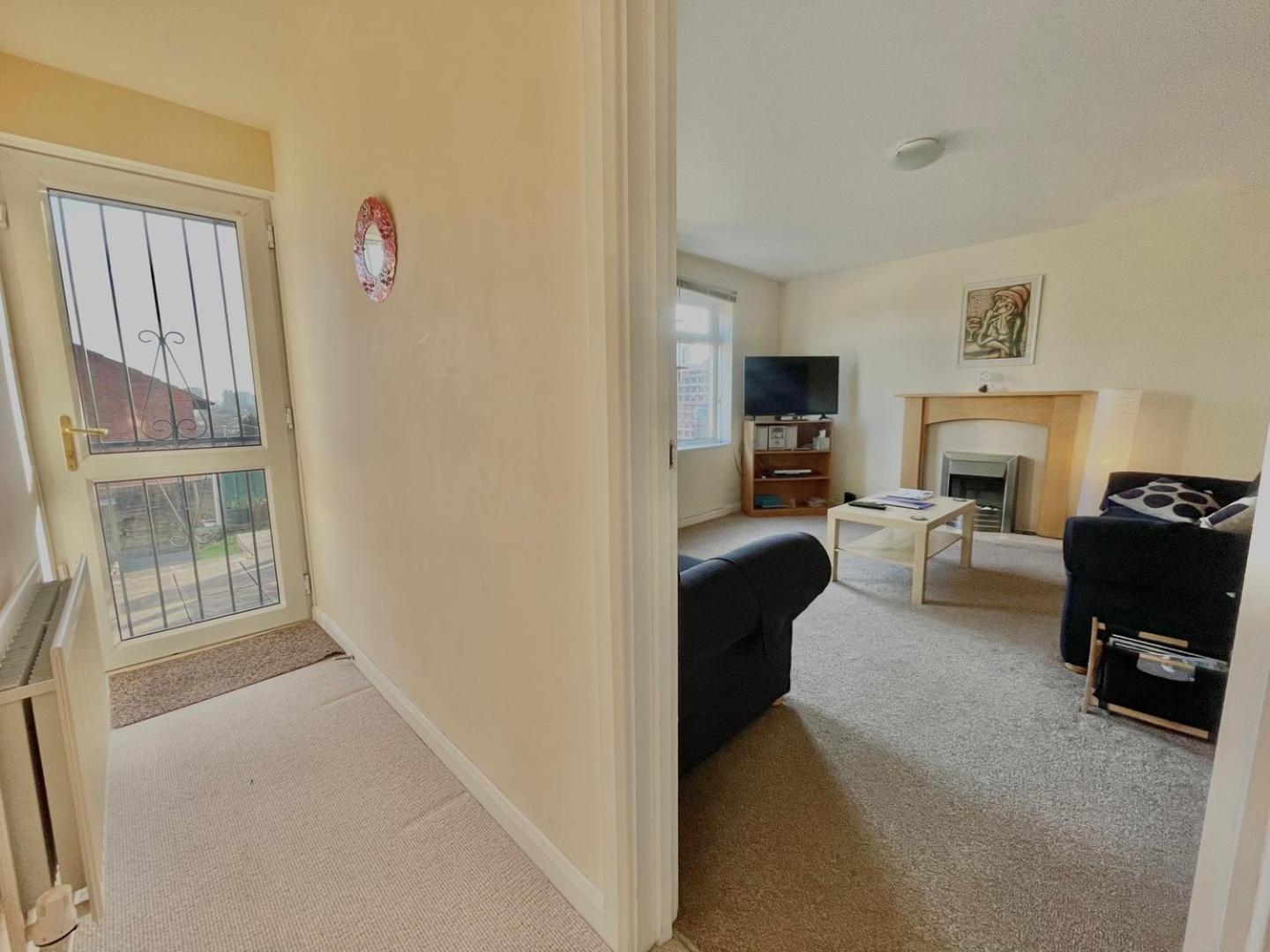 Guestready-close To Leeds City, Spacious, Sleeps 6 Guest house
