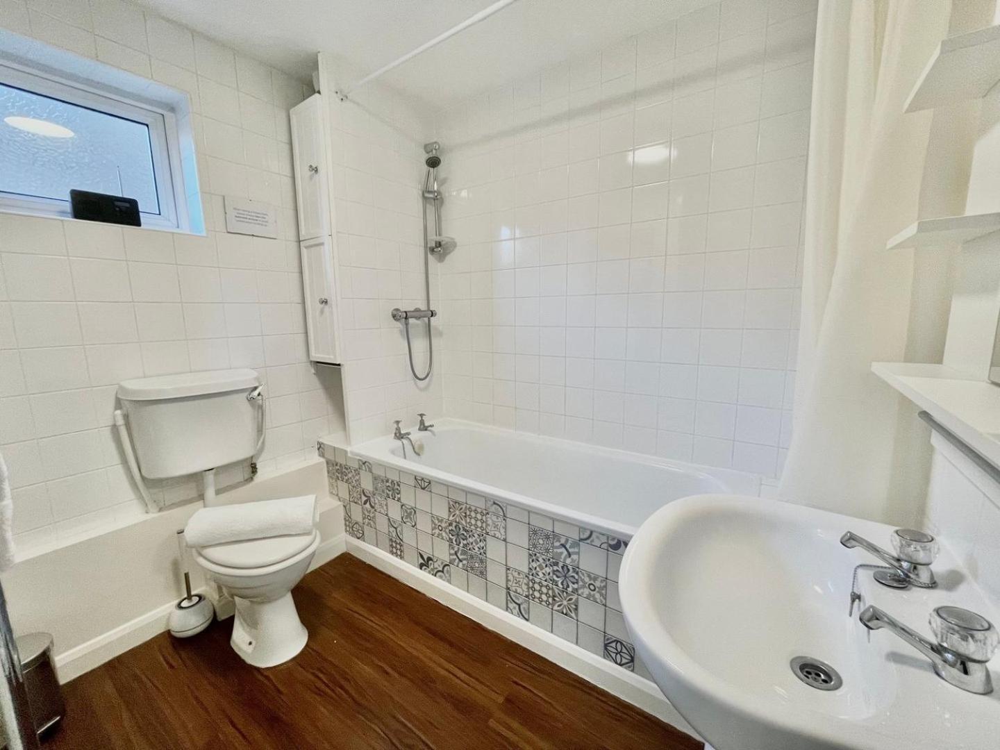 Guestready-close To Leeds City, Spacious, Sleeps 6 Guest house *