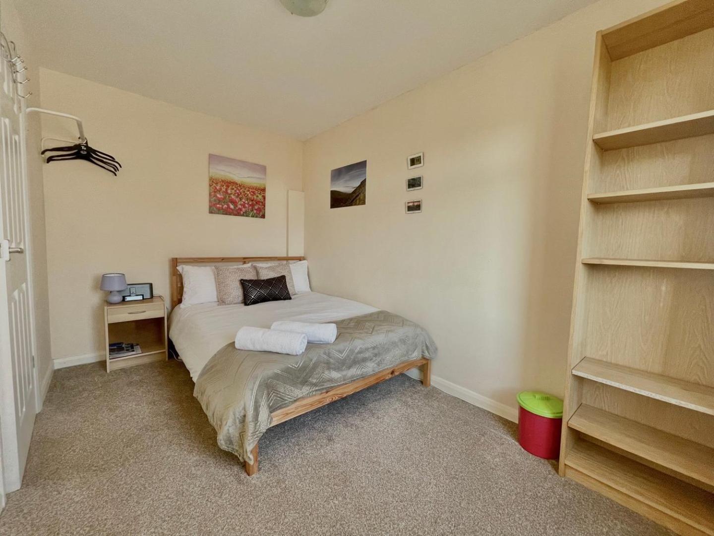 Guestready-close To Leeds City, Spacious, Sleeps 6 Leeds (West Yorkshire)