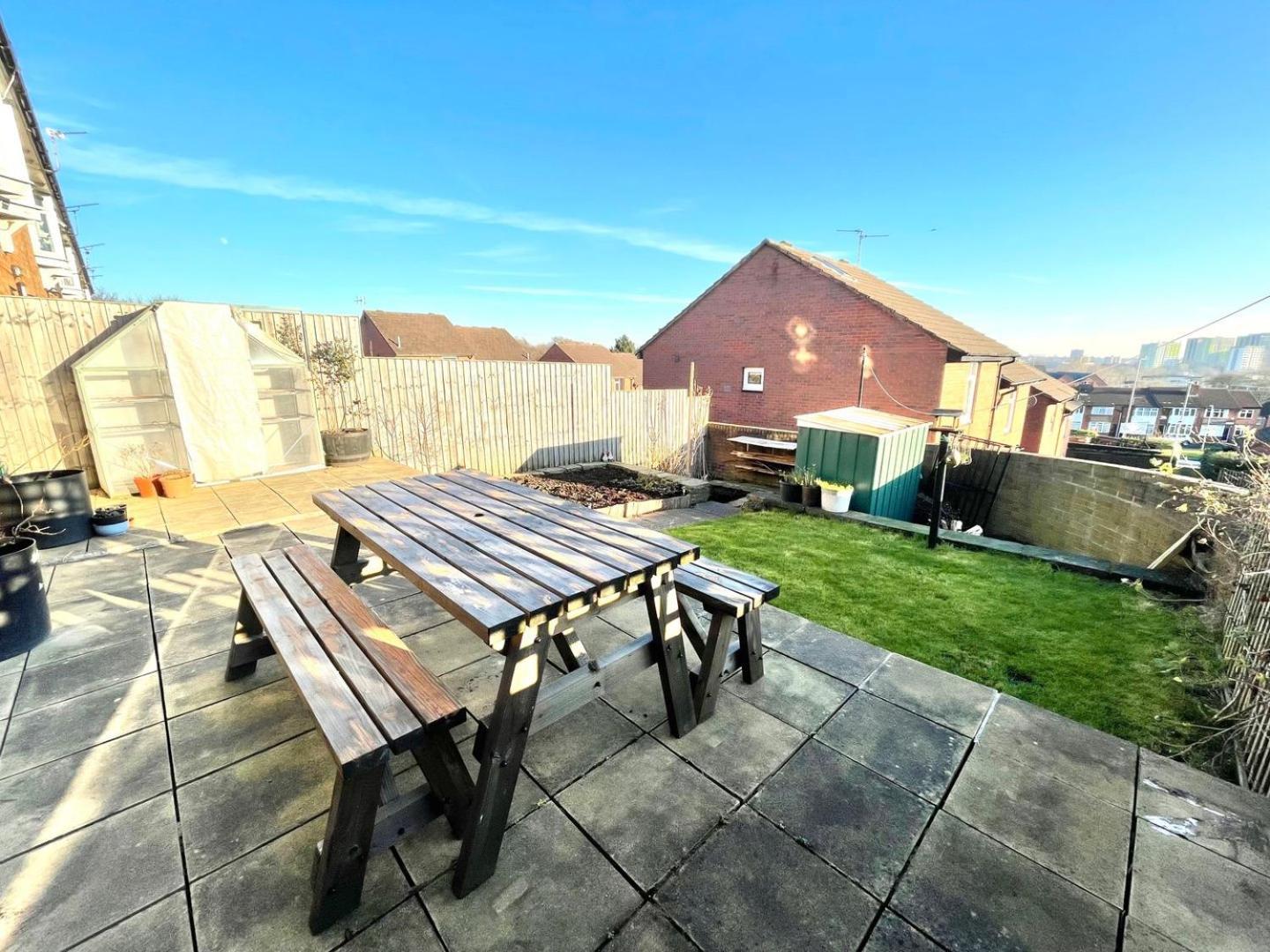 Guestready-close To Leeds City, Spacious, Sleeps 6 Guest house