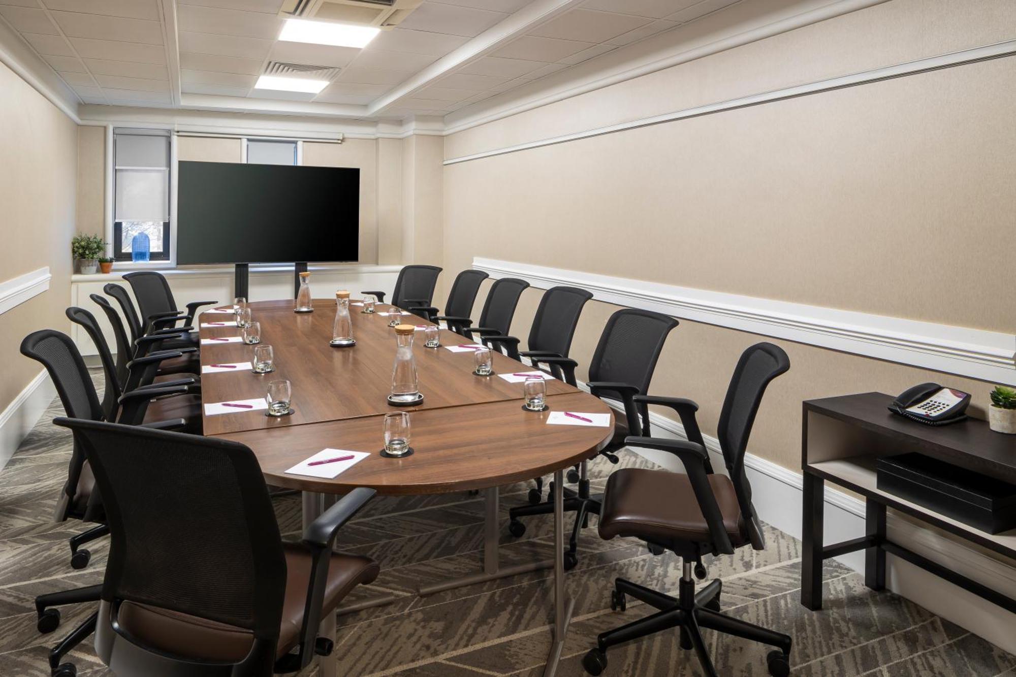 Hotel Crowne Plaza Leeds By Ihg 4*