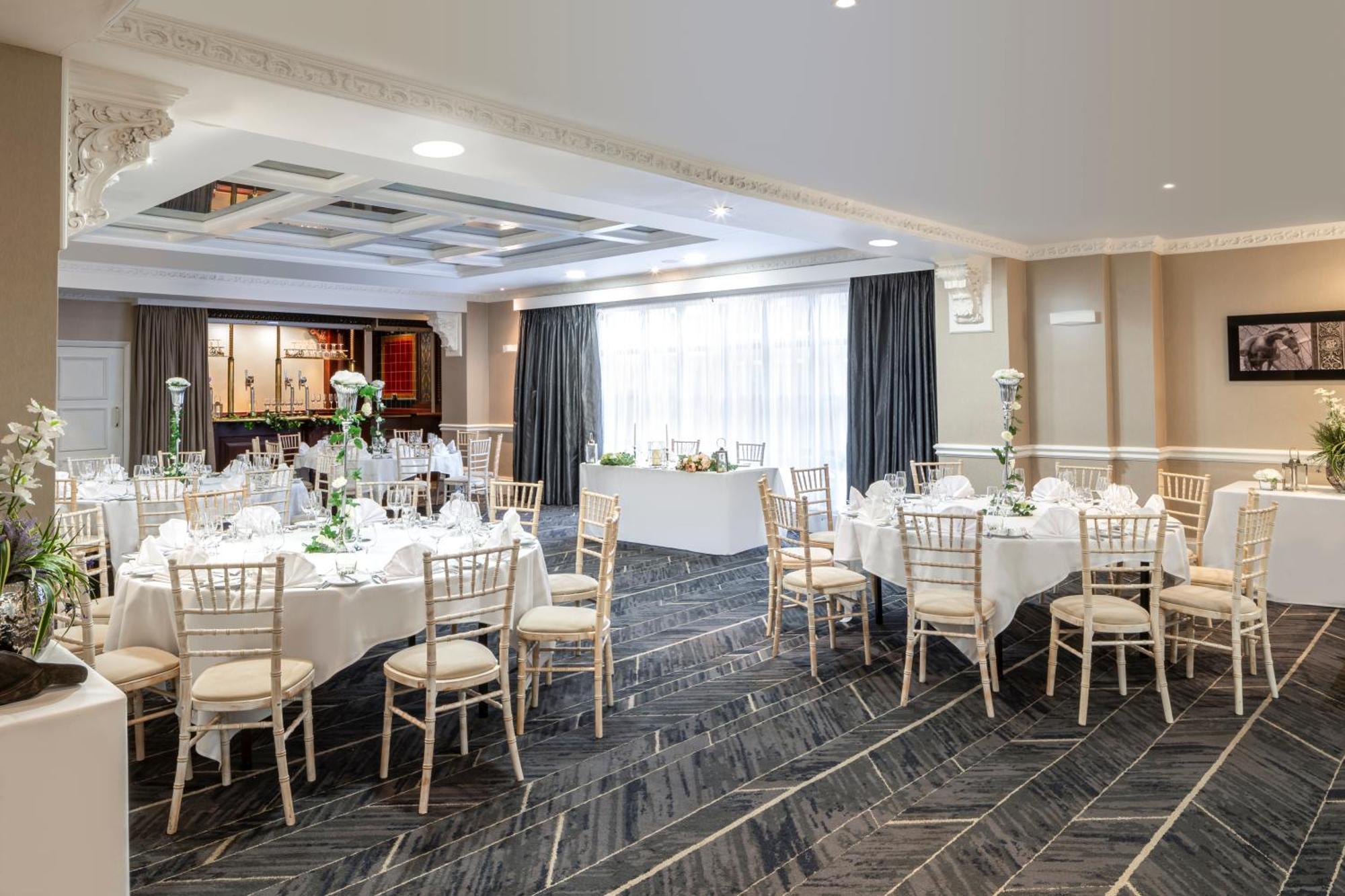 Crowne Plaza Leeds By Ihg 4*
