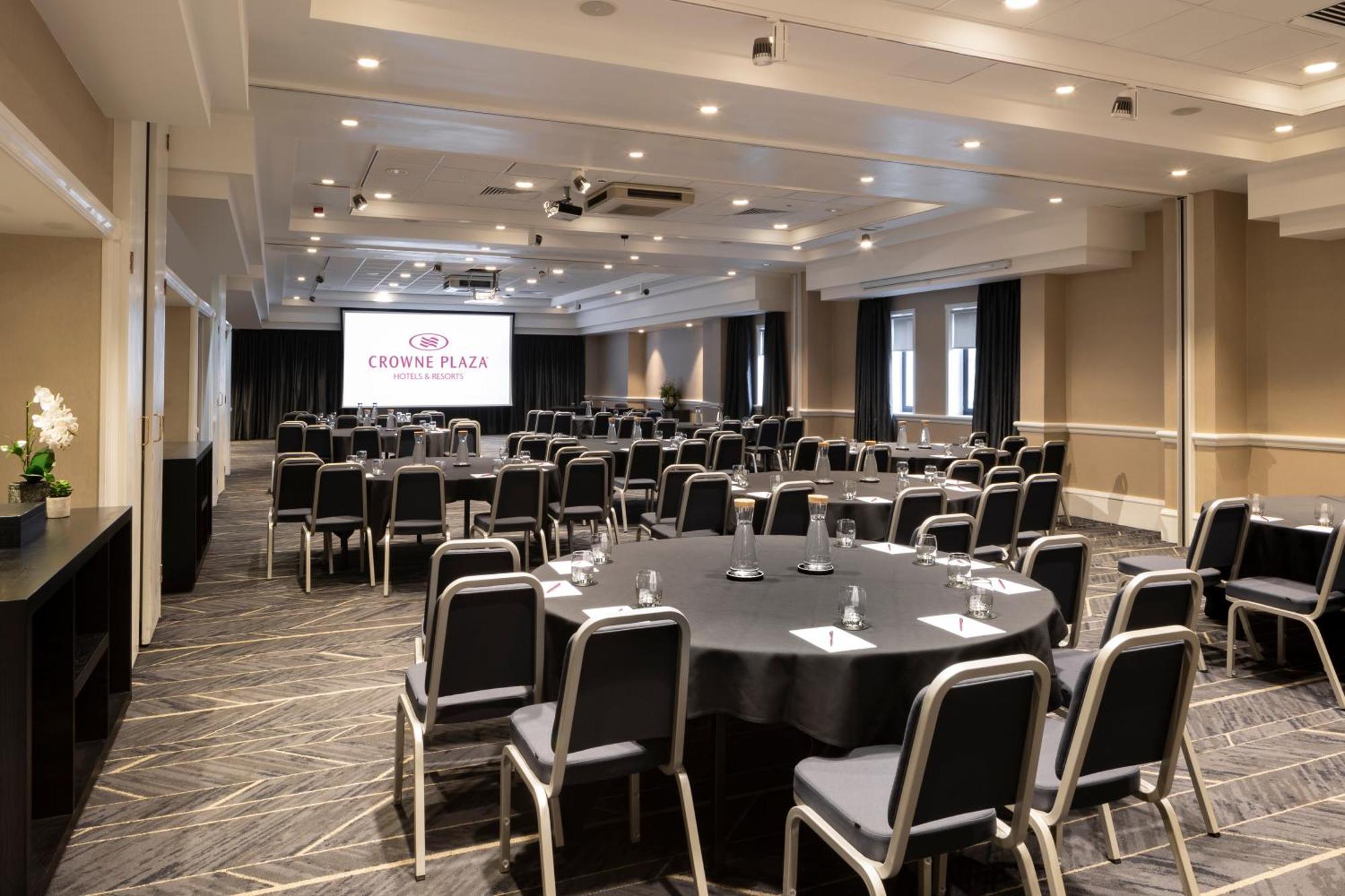 Crowne Plaza Leeds By Ihg Hotel