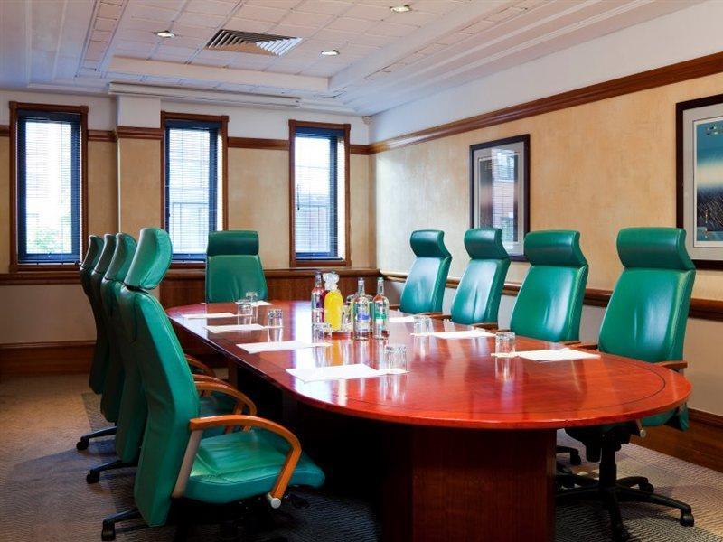 Crowne Plaza Leeds By Ihg 4*