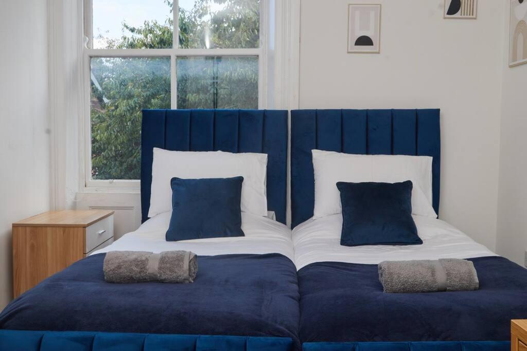 Sleeps 5 - Work & Family - Free Wifi Apartment Leeds (West Yorkshire)