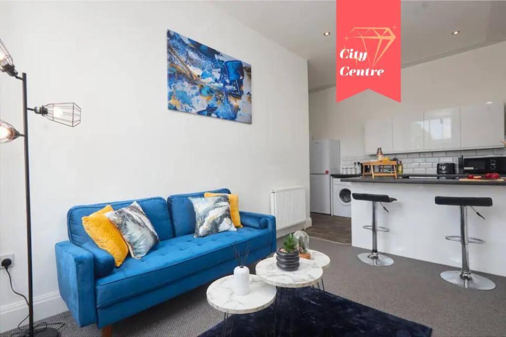 Apartment Sleeps 5 - Work & Family - Free Wifi