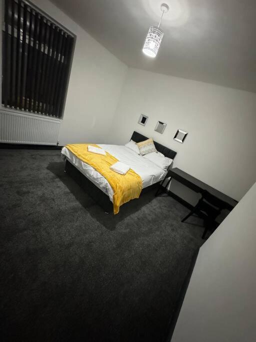 Contractors, Groups 4xbedrooms 5xdouble Beds, Close To Free Parking Sleeps X 10 Wifi ,netflix,lgi Check Reviwz Holiday home