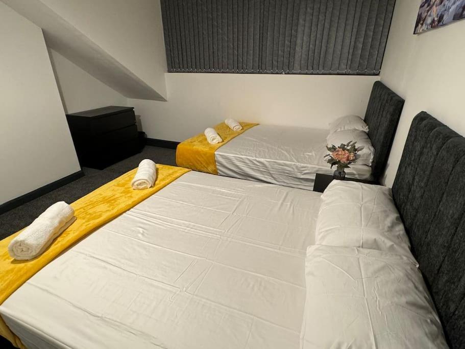 Contractors, Groups 4xbedrooms 5xdouble Beds, Close To Free Parking Sleeps X 10 Wifi ,netflix,lgi Check Reviwz *