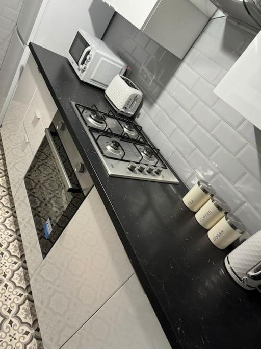 Contractors, Groups 4xbedrooms 5xdouble Beds, Close To Free Parking Sleeps X 10 Wifi ,netflix,lgi Check Reviwz * Leeds (West Yorkshire)