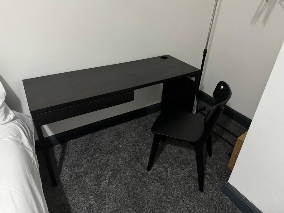 Contractors, Groups 4xbedrooms 5xdouble Beds, Close To Free Parking Sleeps X 10 Wifi ,netflix,lgi Check Reviwz Holiday home *