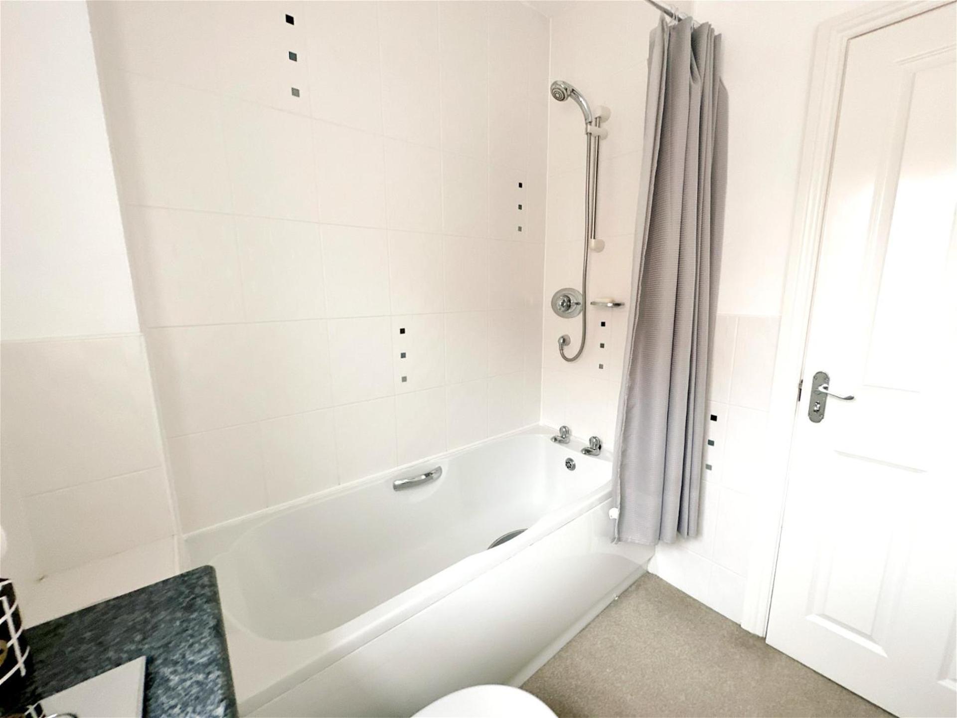 Stylish Village Townhouse W/ Parking - Near & York Holiday home