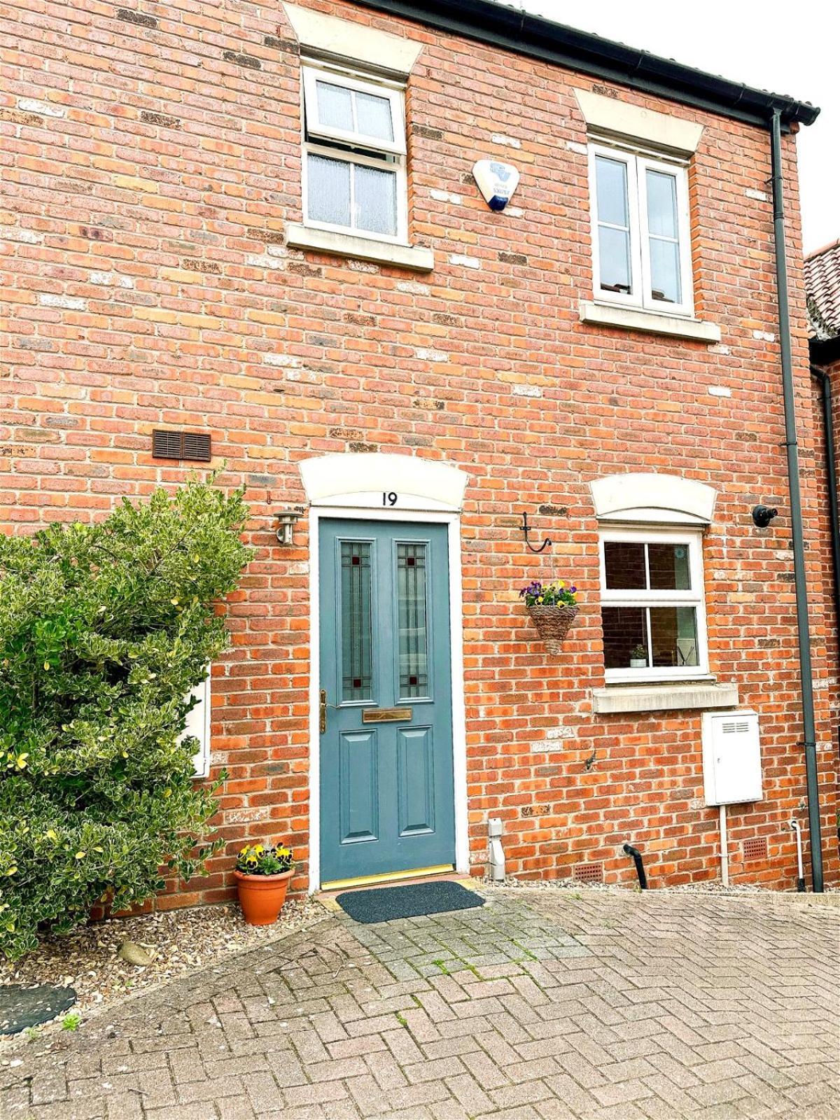 Stylish Village Townhouse W/ Parking - Near & York Holiday home *