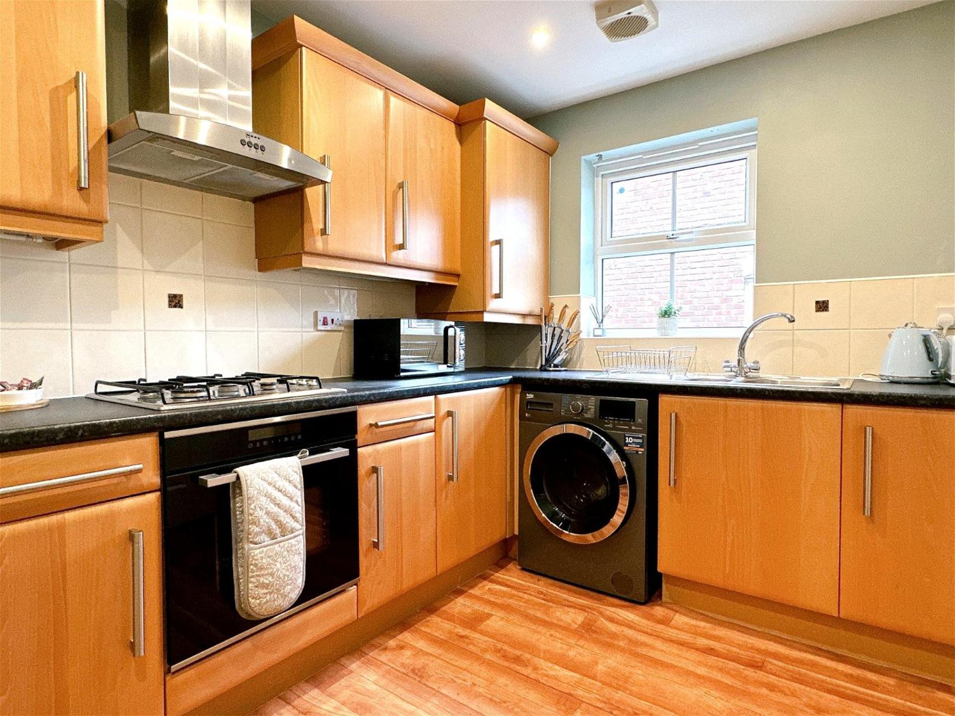 Stylish Village Townhouse W/ Parking - Near & York Holiday home *