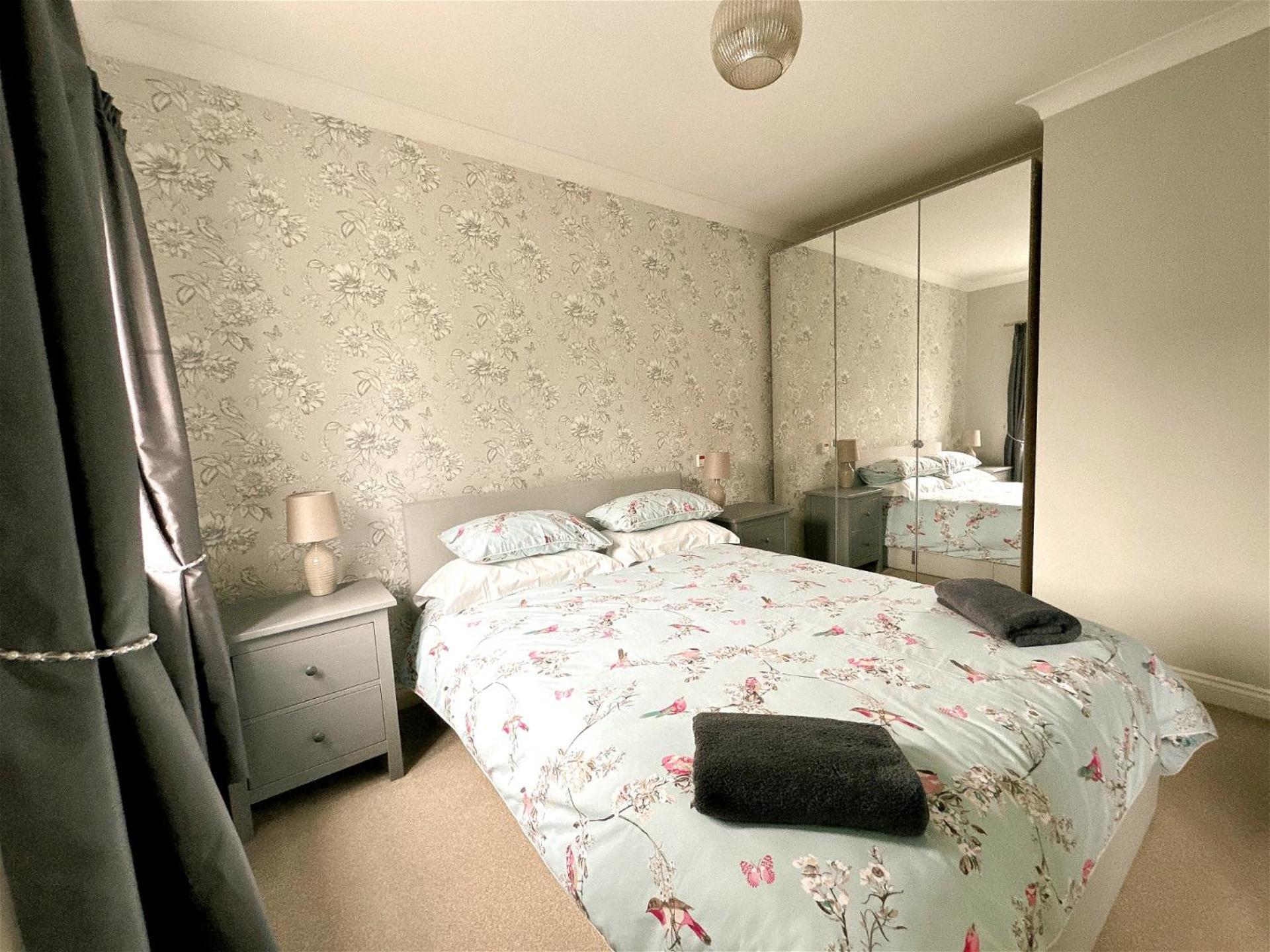 Stylish Village Townhouse W/ Parking - Near & York Holiday home Leeds (West Yorkshire)
