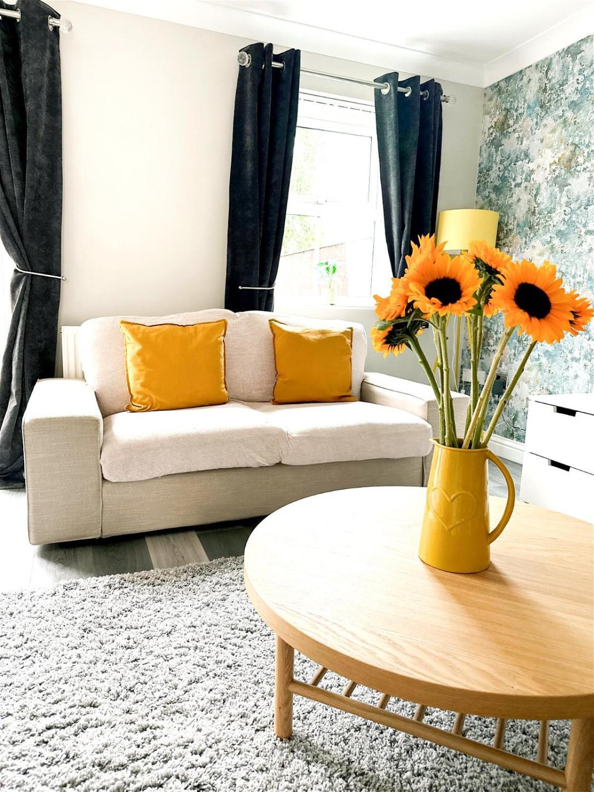 Stylish Village Townhouse W/ Parking - Near & York Leeds (West Yorkshire)