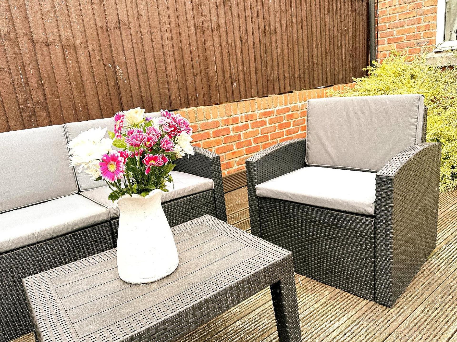 Stylish Village Townhouse W/ Parking - Near & York