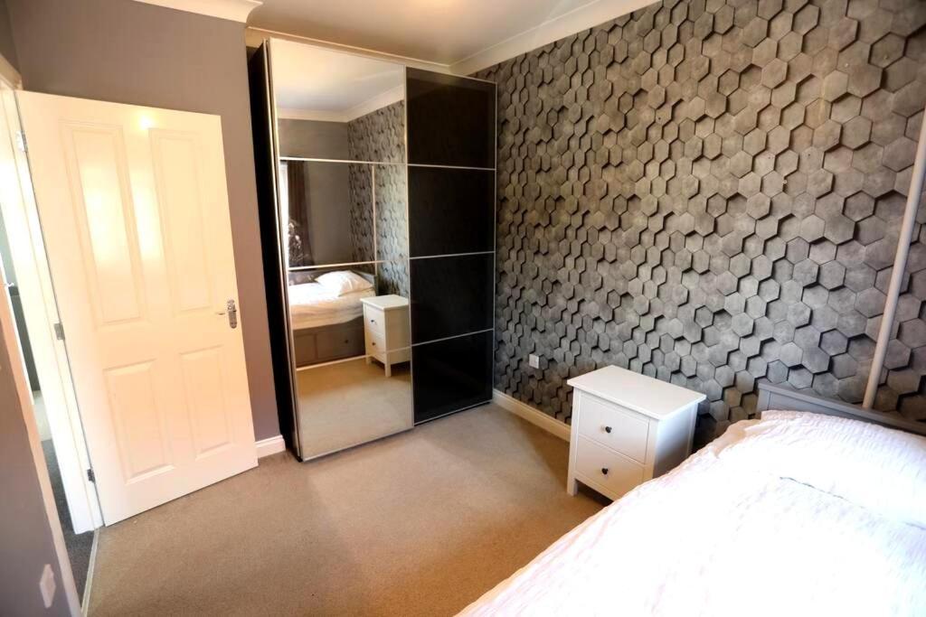 Stylish Village Townhouse W/ Parking - Near & York