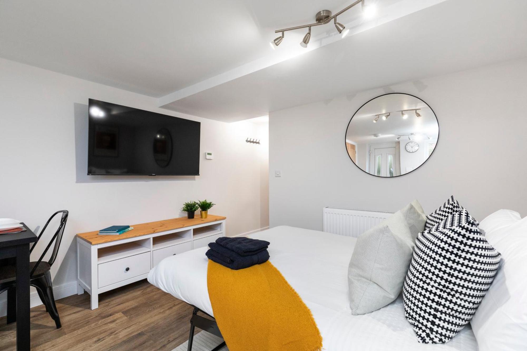 Cosy One Bed In Leeds Apartment *