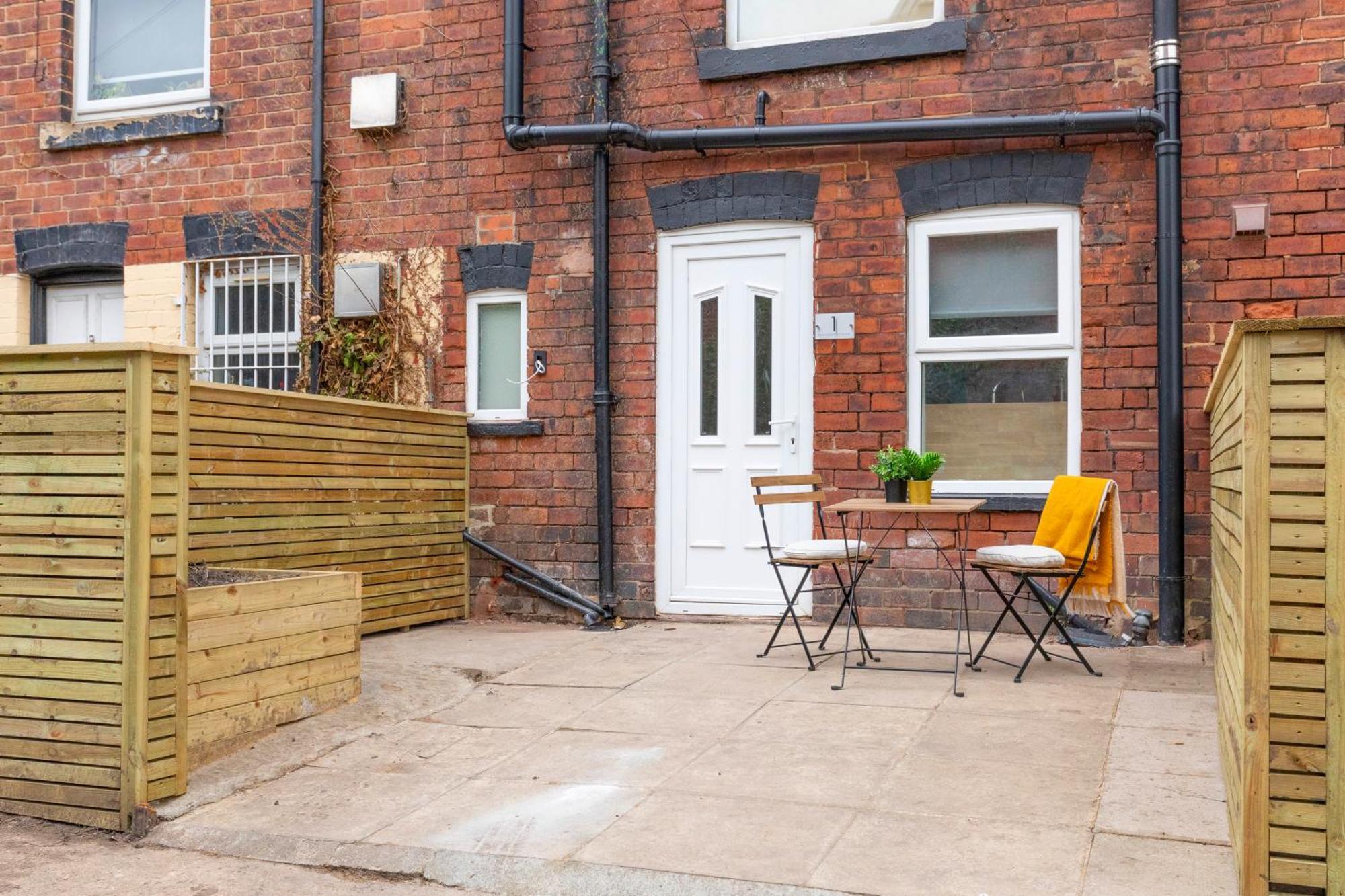 Cosy One Bed In Leeds Apartment *