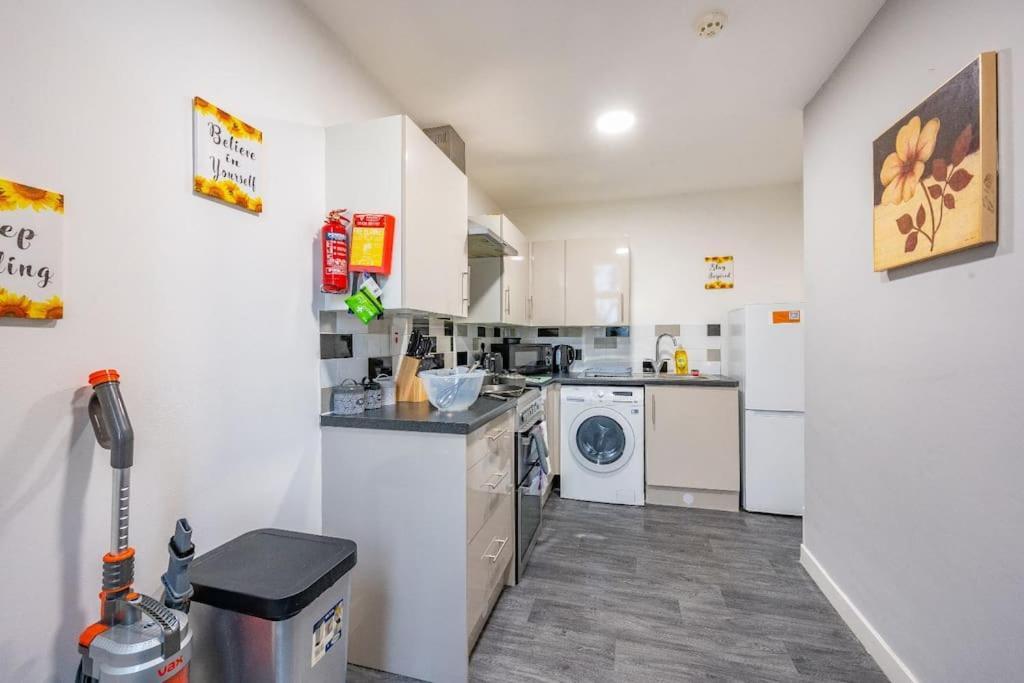 Apartment *f18gh* For Relaxed & Cosy Stay/free Parking/wifi *