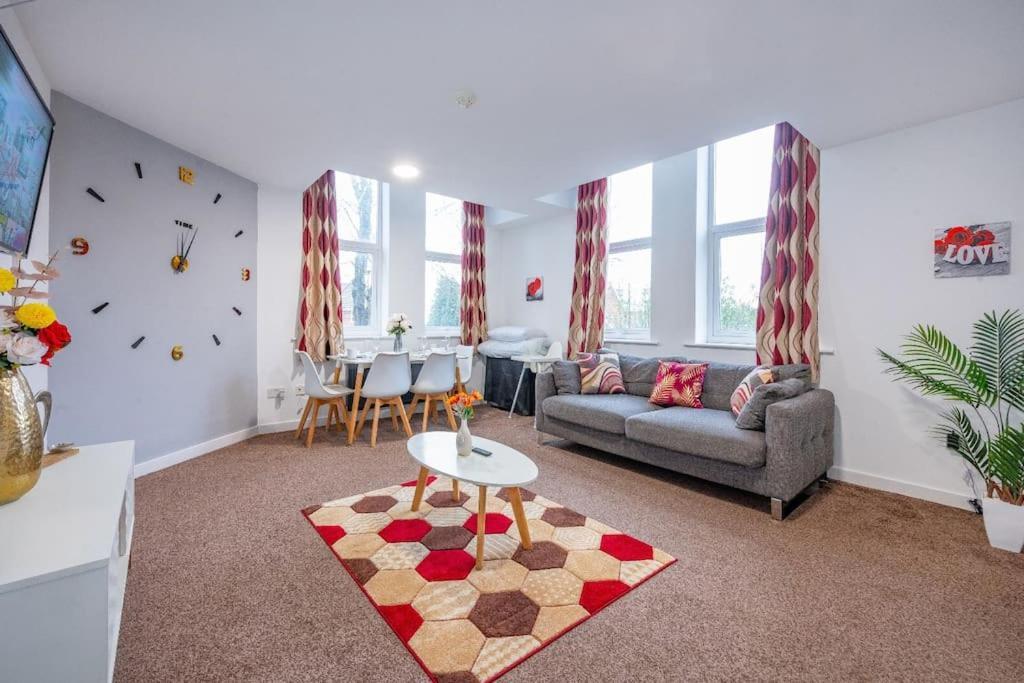 *f18gh* For Relaxed & Cosy Stay/free Parking/wifi Apartment *