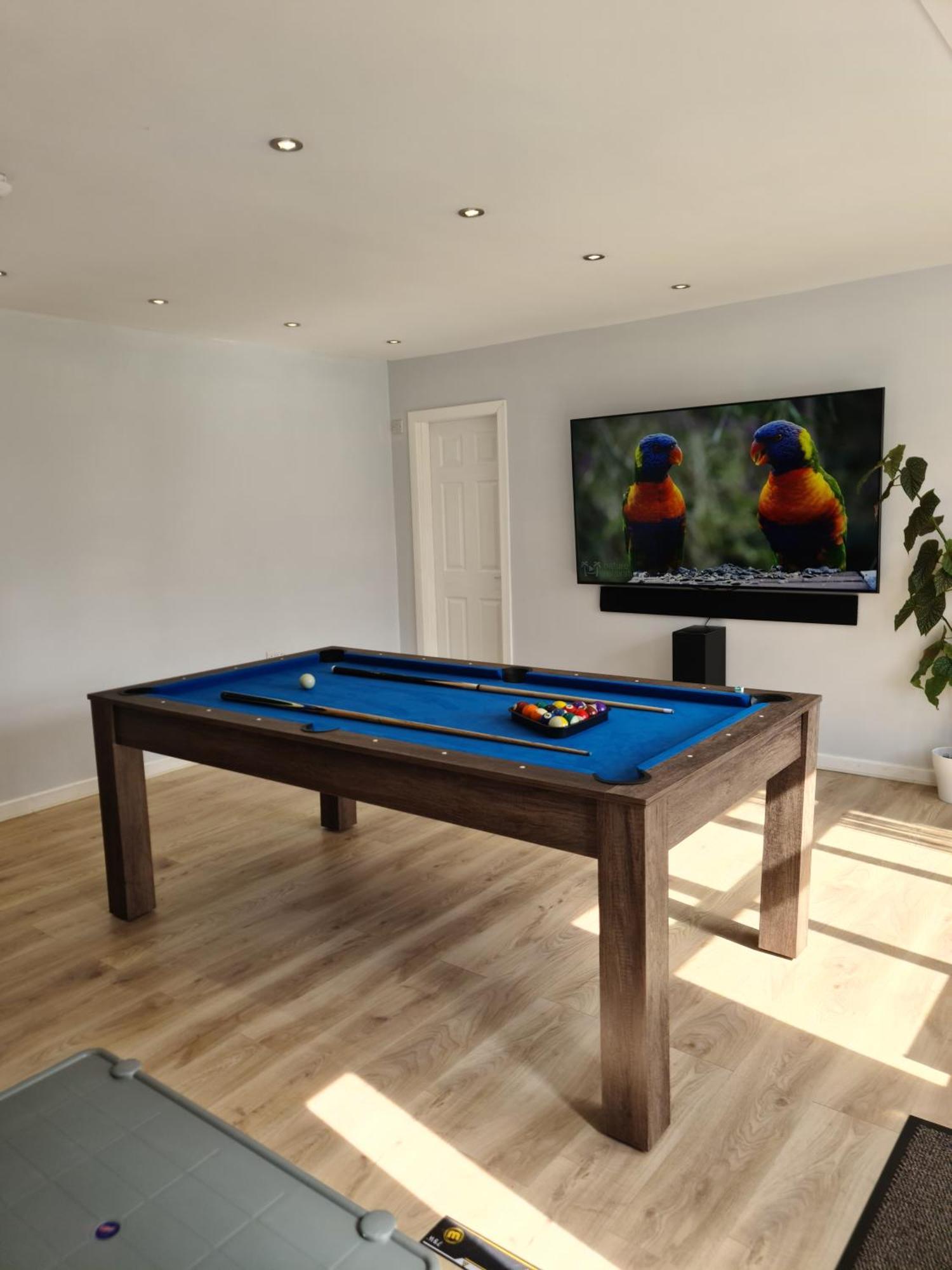 Detached Flat In Leeds, Free Wifi And Parking, Pool Table, 75 Inch Tv, Netflix, Leeds (West Yorkshire)