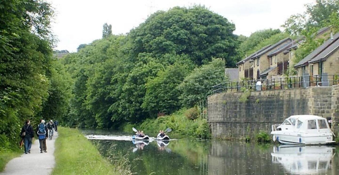 *rc246*for Your Relaxed & Cosy + Free Parking Leeds (West Yorkshire)