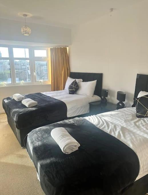 Apartment Stunning Large House, Near City, Fits 6 People,free Parking *
