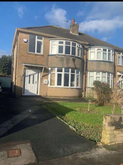 Stunning Large House, Near City, Fits 6 People,free Parking Leeds (West Yorkshire)