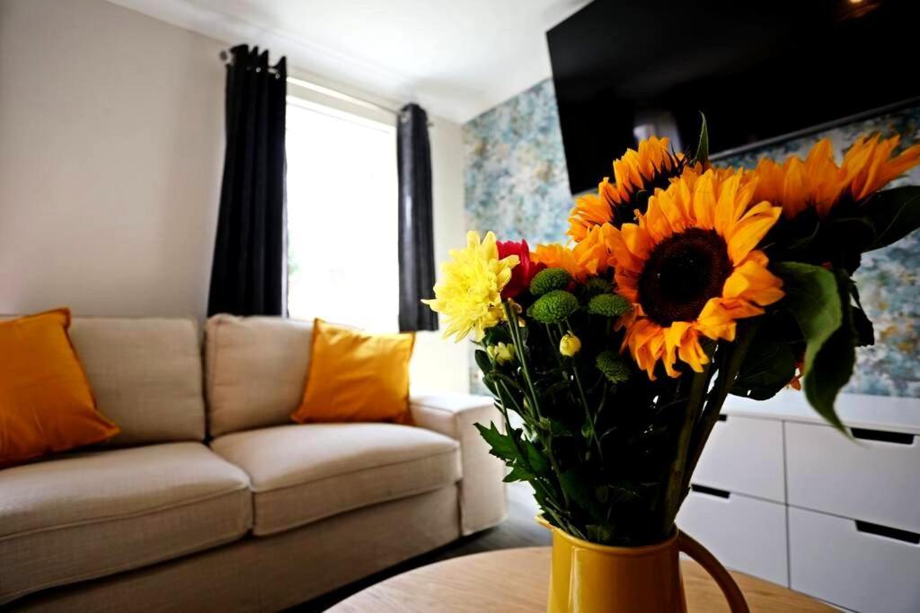 Holiday home Stylish Village Townhouse W/ Parking - Near & York *