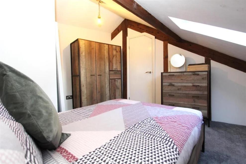 Large New-york Style Penthouse In Leeds City Centre With Contactless Check In *
