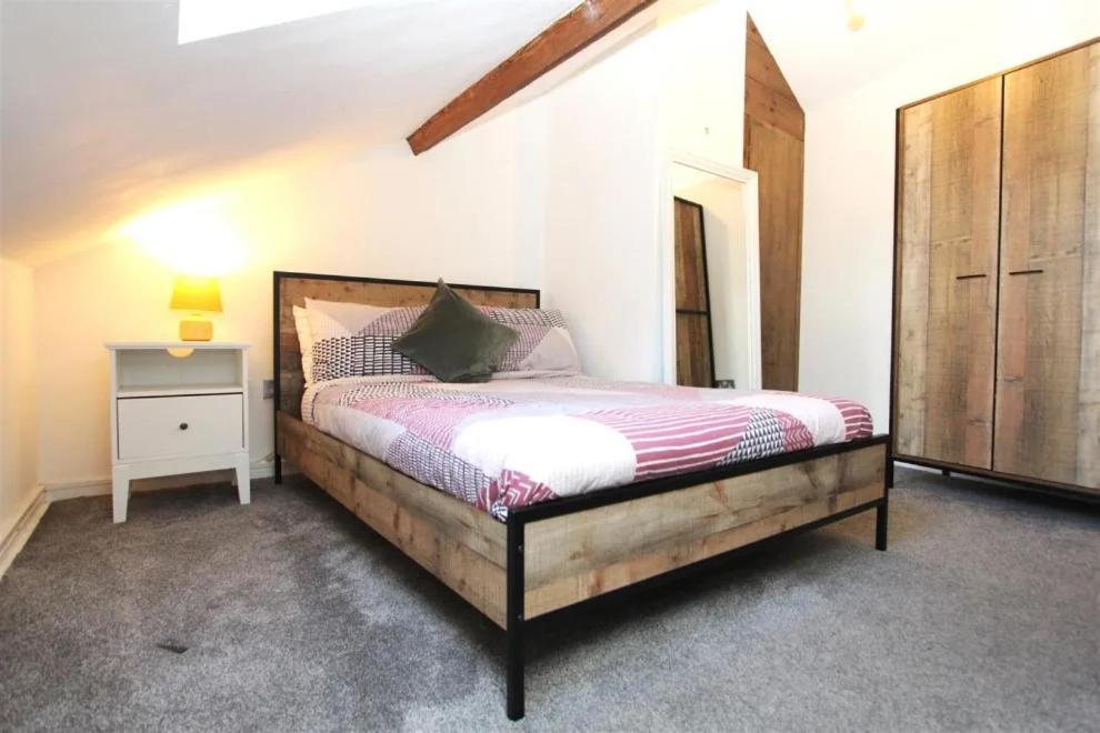 Large New-york Style Penthouse In Leeds City Centre With Contactless Check In Apartment