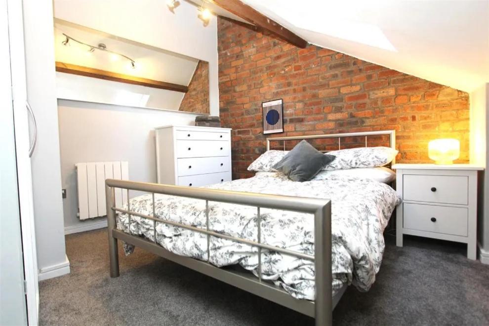Large New-york Style Penthouse In Leeds City Centre With Contactless Check In