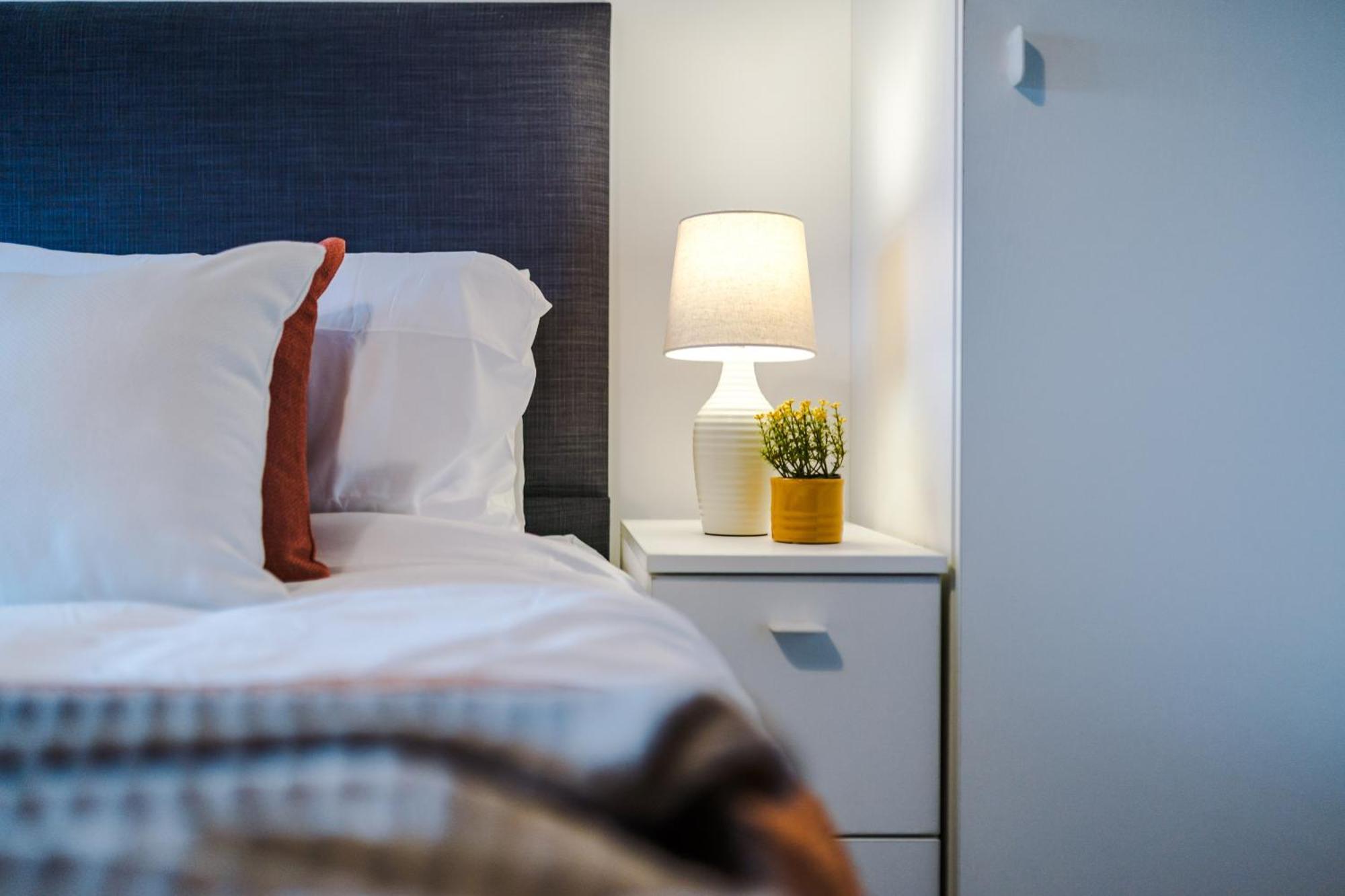 2 King Size Beds In Manhattan Styled Oversize *