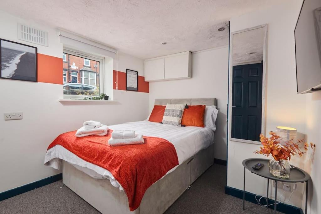 Large House Close To Leeds - Ideal For Groups