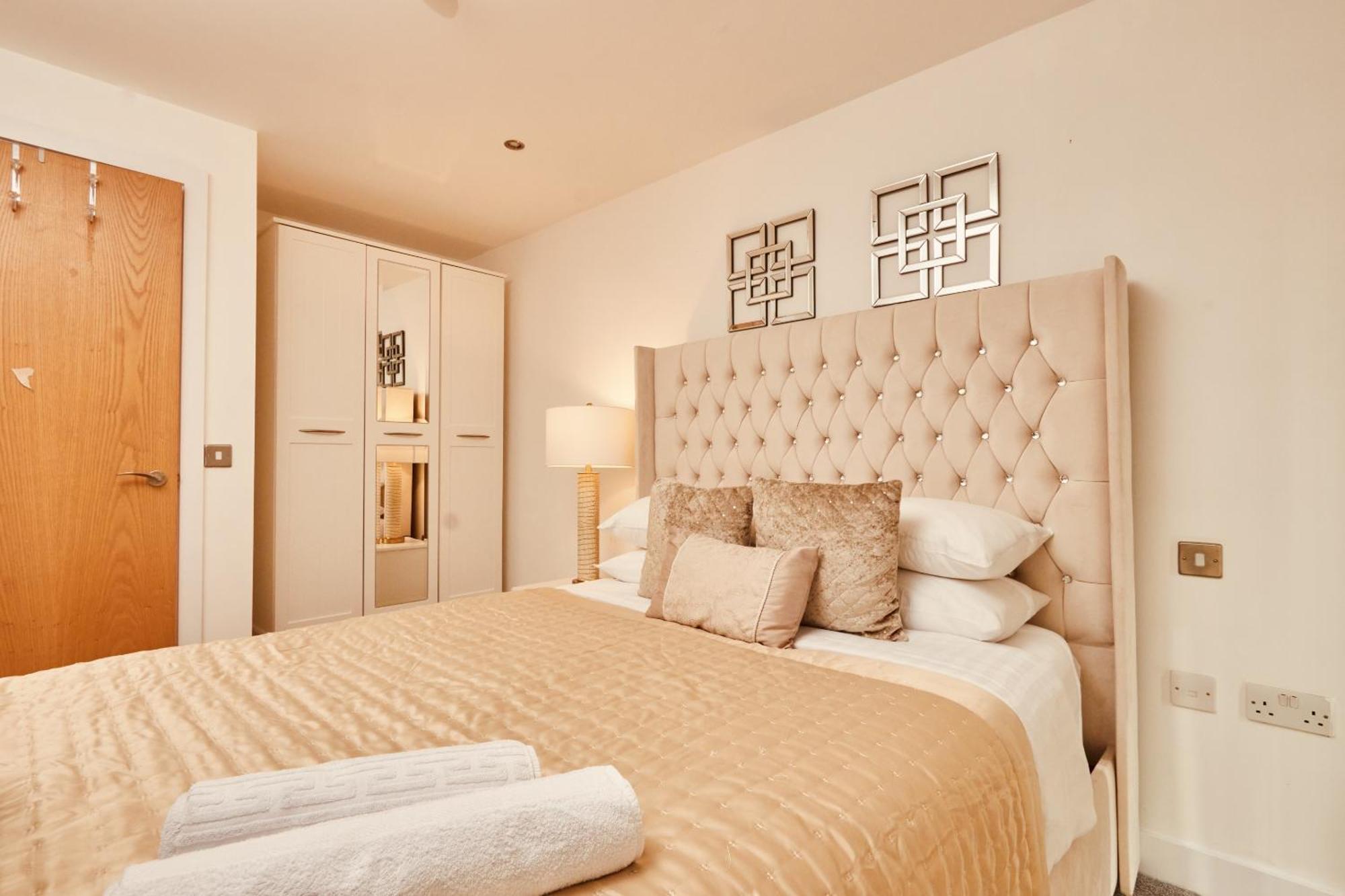Leeds Dock Apt&free Secure Parking! *