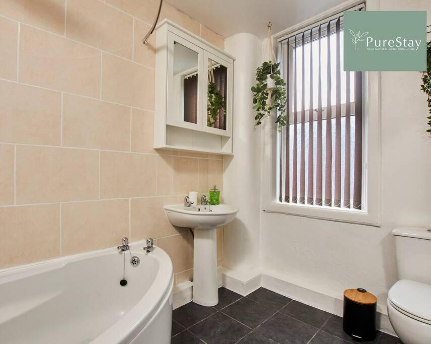 Perfect Contractor House In With 6 Beds By Purestay- Min 7 Nights! Apartment *