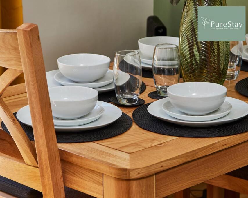 Perfect Contractor House In With 6 Beds By Purestay- Min 7 Nights! Apartment