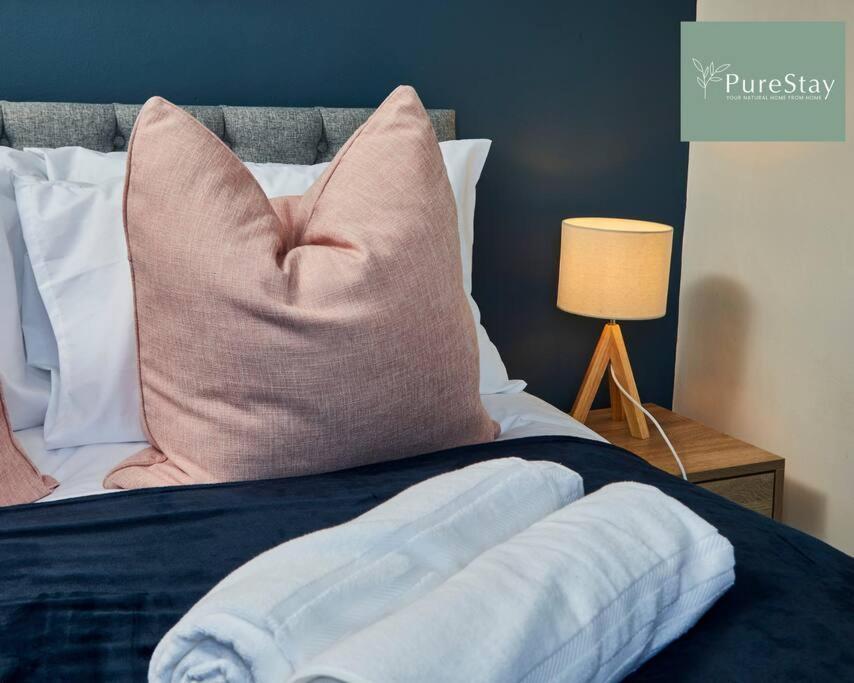 Perfect Contractor House In With 6 Beds By Purestay- Min 7 Nights! Apartment *