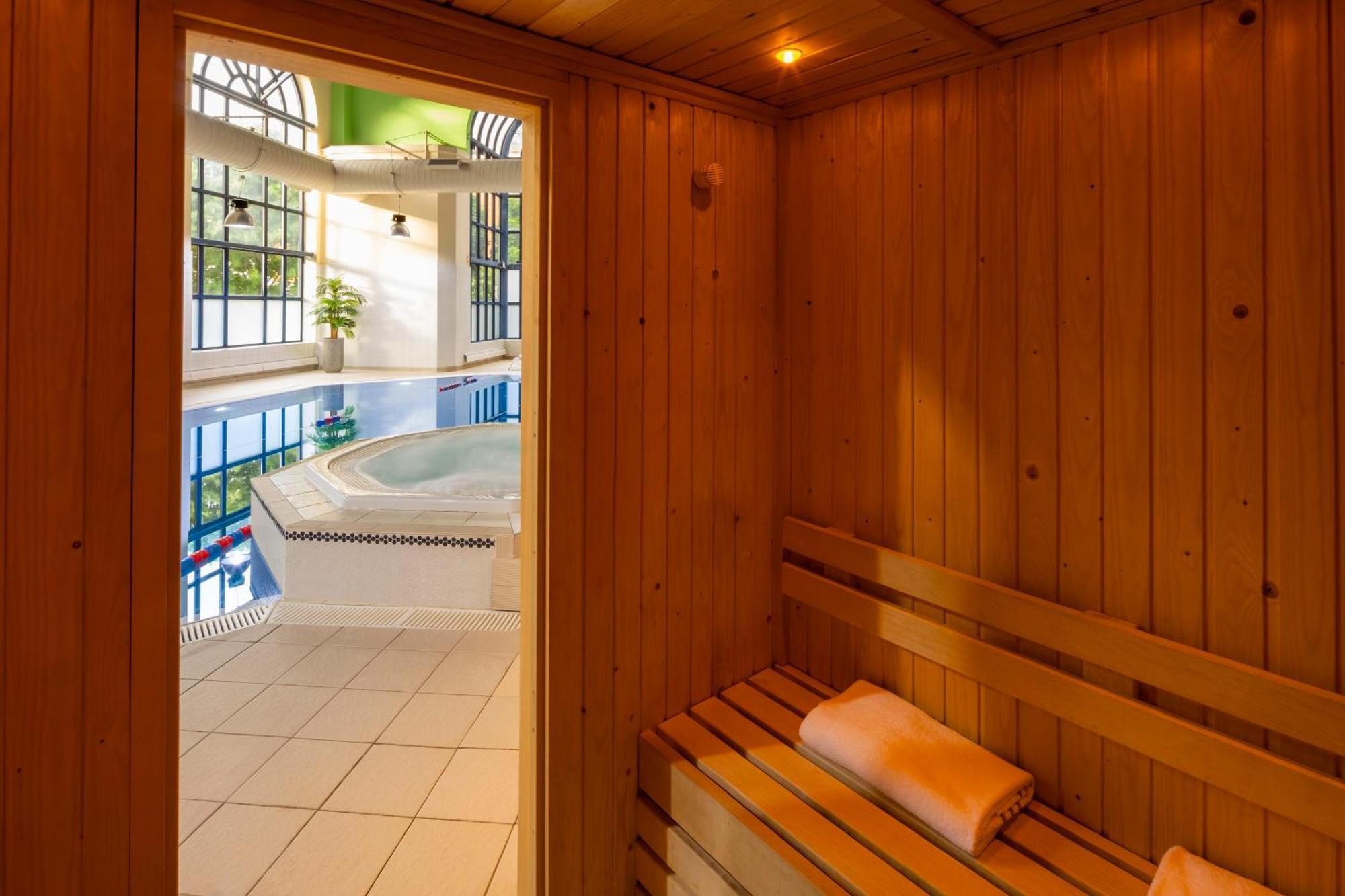 Hotel Crowne Plaza Leeds By Ihg 4*