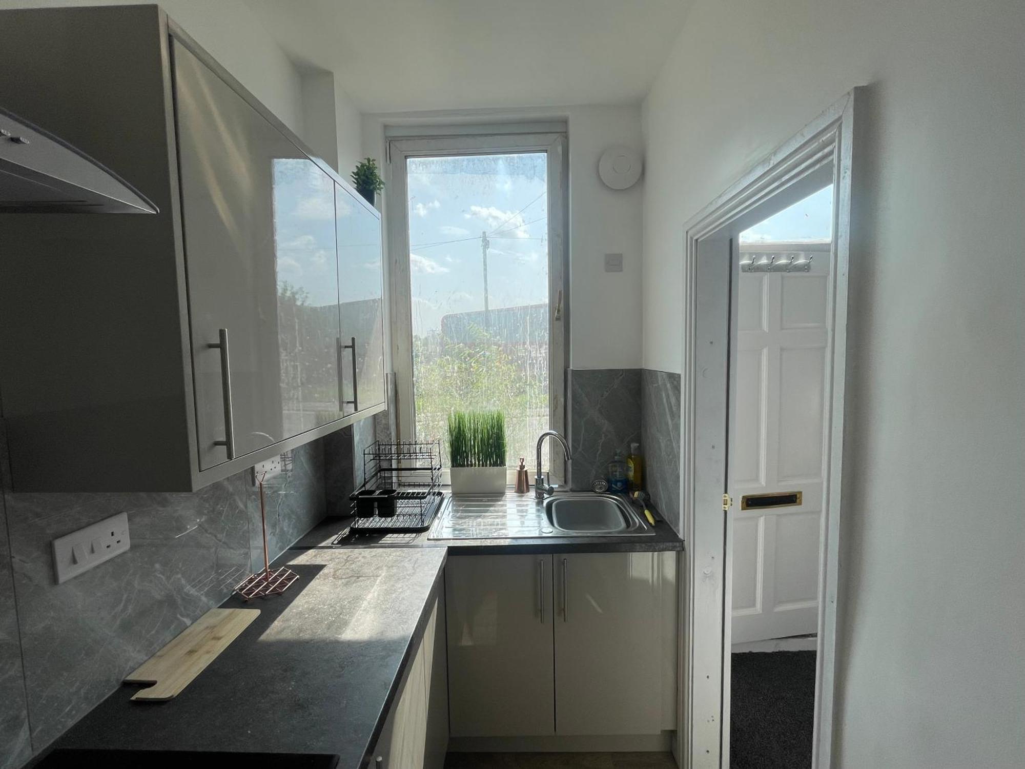 Holiday home Entire Place In Leeds Sleeps 6 *