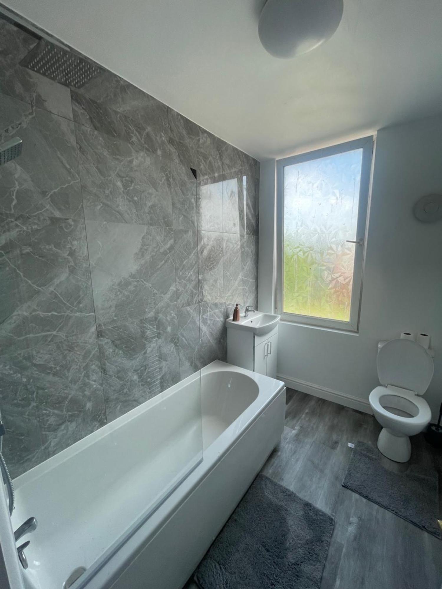 Entire Place In Leeds Sleeps 6