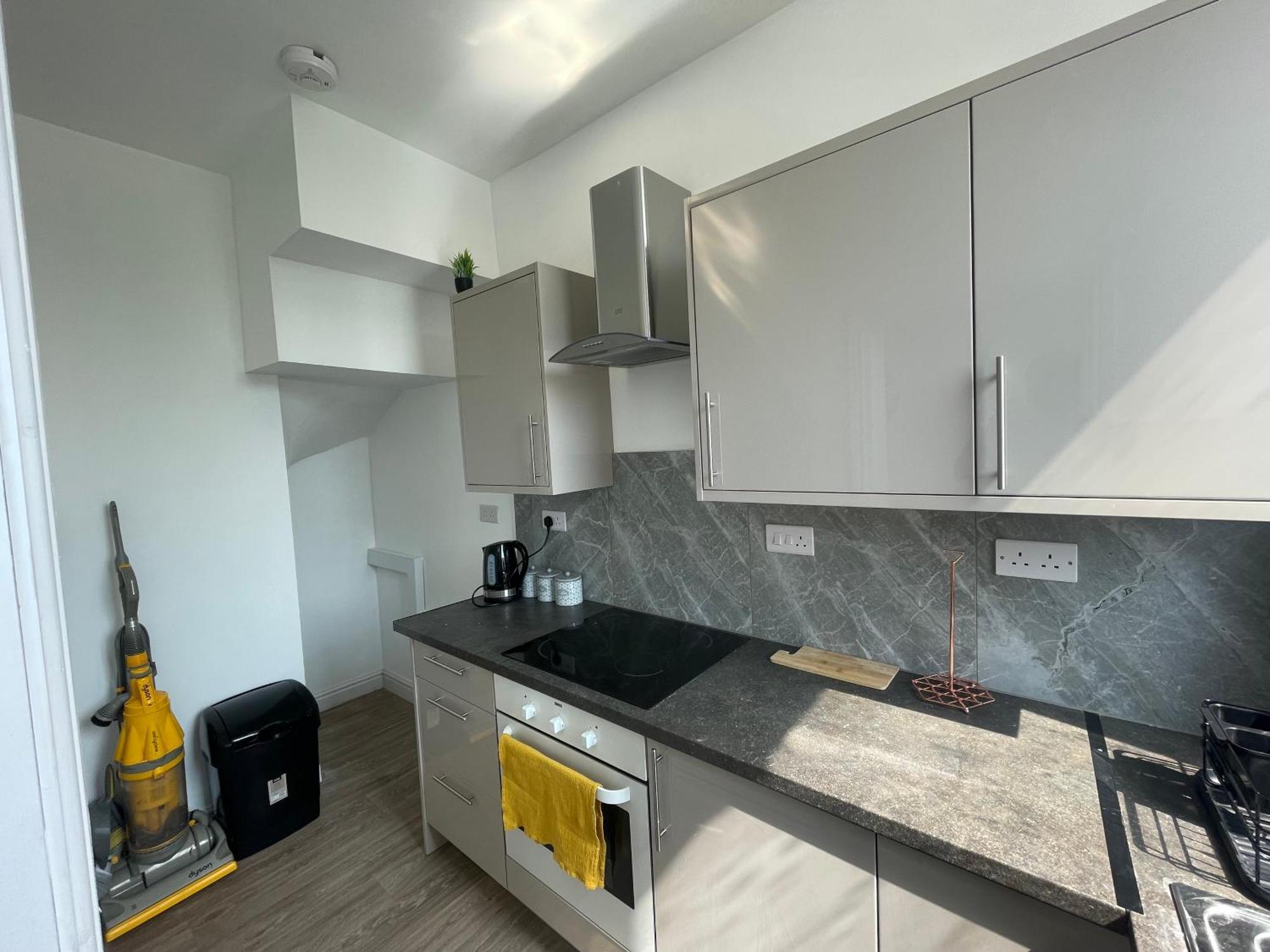 Entire Place In Leeds Sleeps 6 *