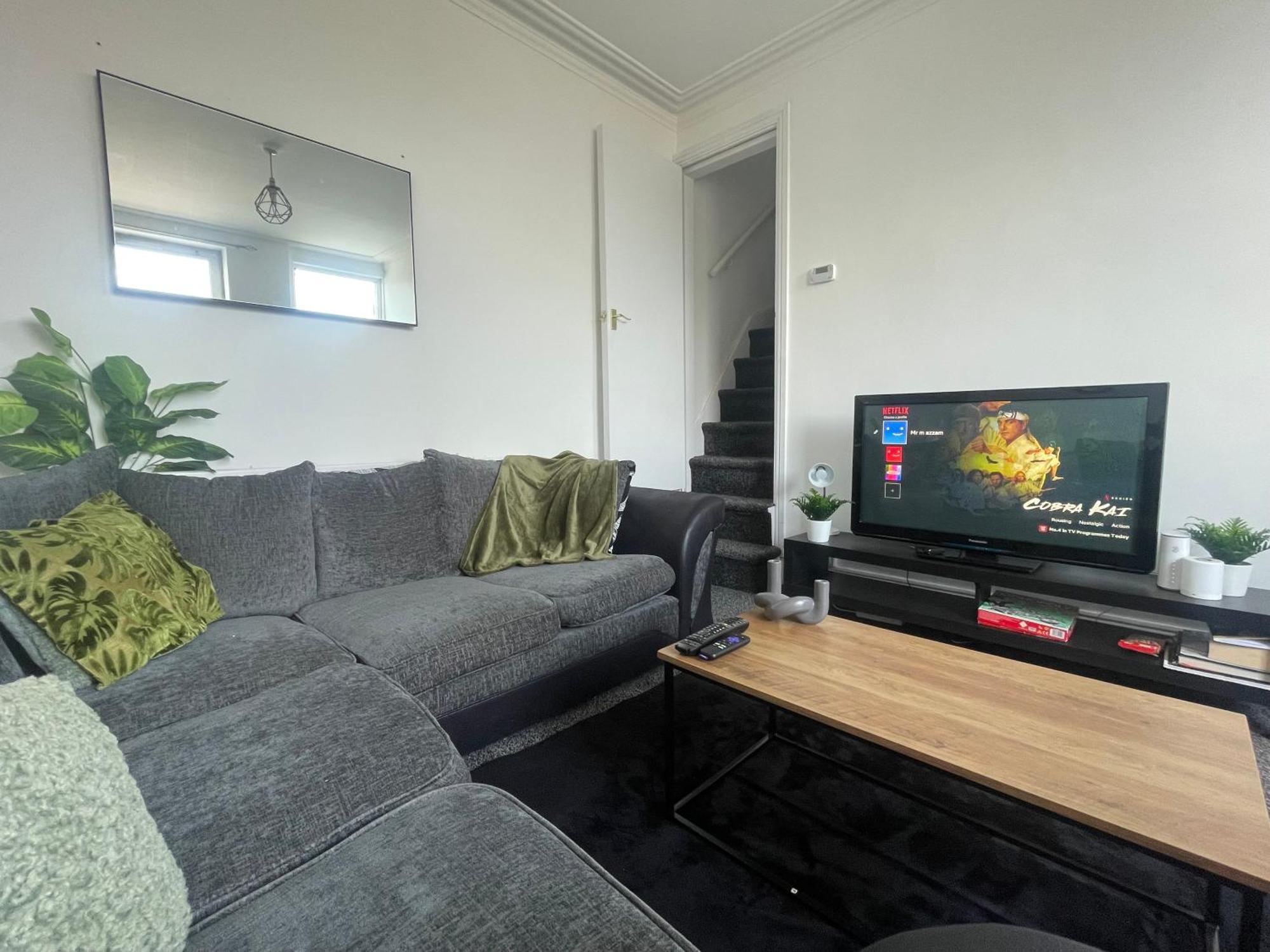 Holiday home Entire Place In Leeds Sleeps 6