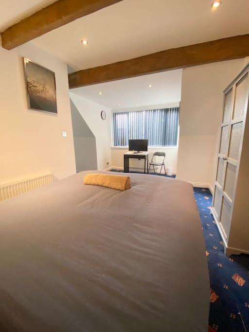 Super Spacious, 4 Bedroom Centre